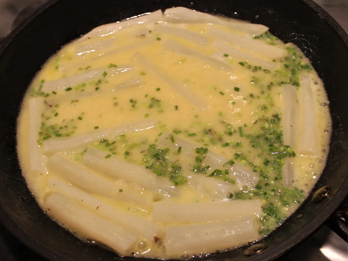 Rezept: Schwarzwurzeln, Beurre blanc, Gulasch Bild Nr. 5 Schwarzwurzeln, Beurre blanc, Gulasch - Rezept - Bild Nr. 5