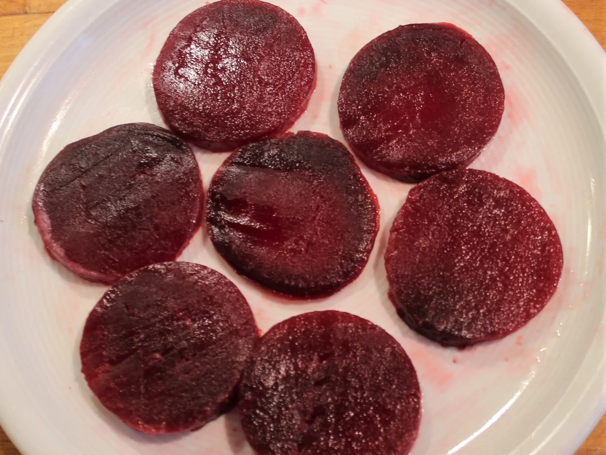 Matjes,   Kartoffeln,   rote Bete  oder "zwei Knollen und ein Hering" - Rezept - Bild Nr. 4