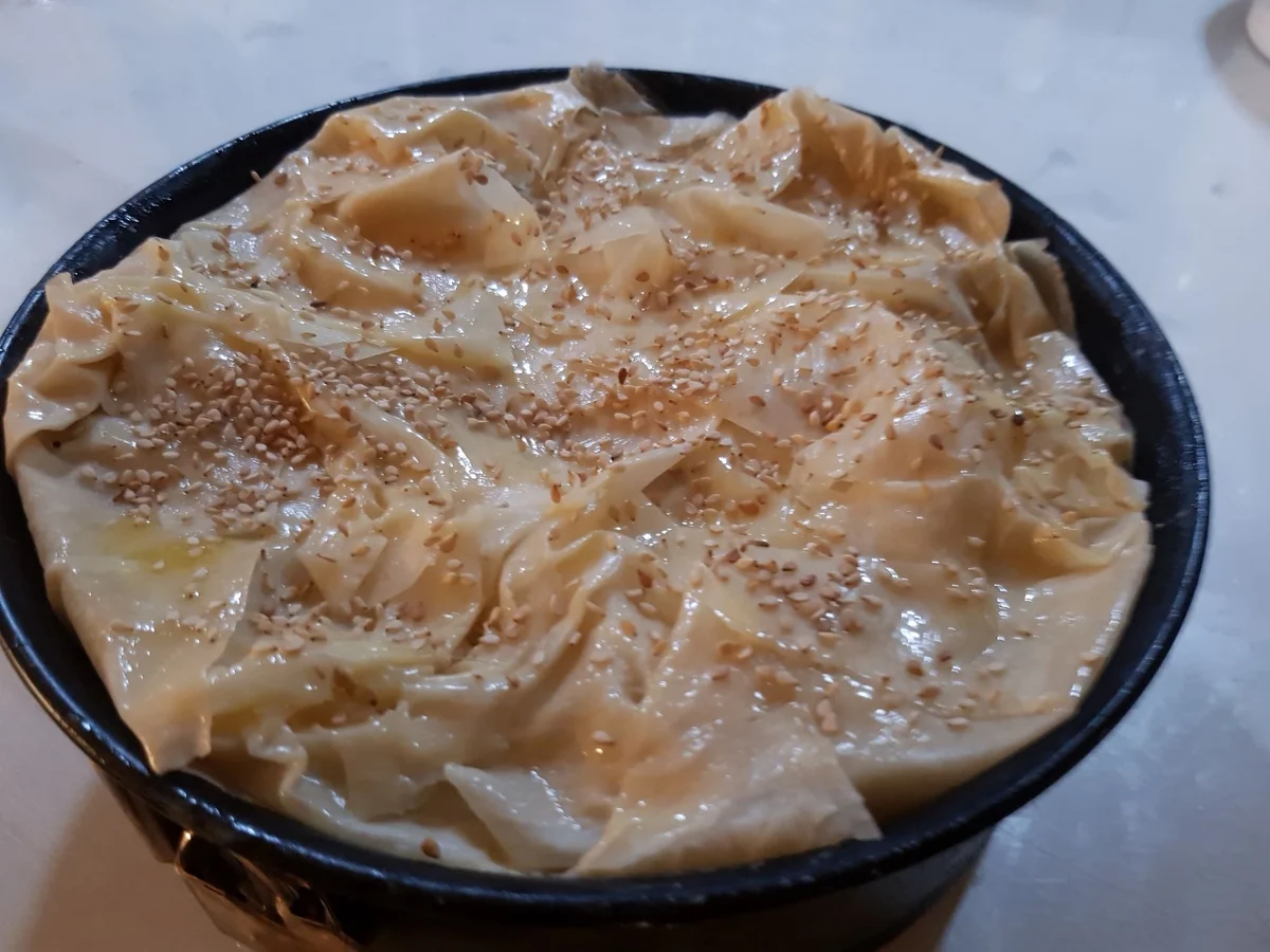 Filo-Tarte mit Hack, Feta und buntem Salat - Rezept - Bild Nr. 12225