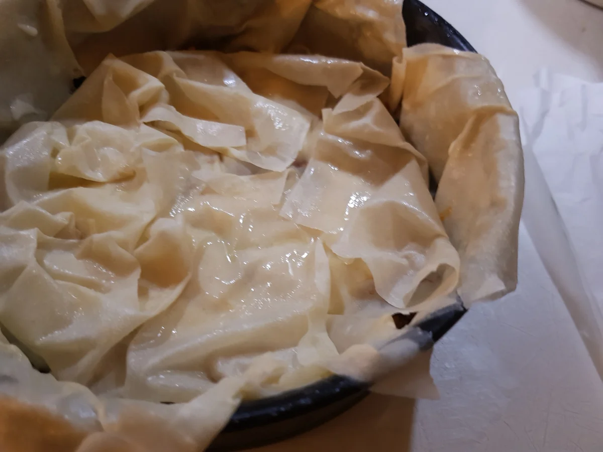 Filo-Tarte mit Hack, Feta und buntem Salat - Rezept - Bild Nr. 12229