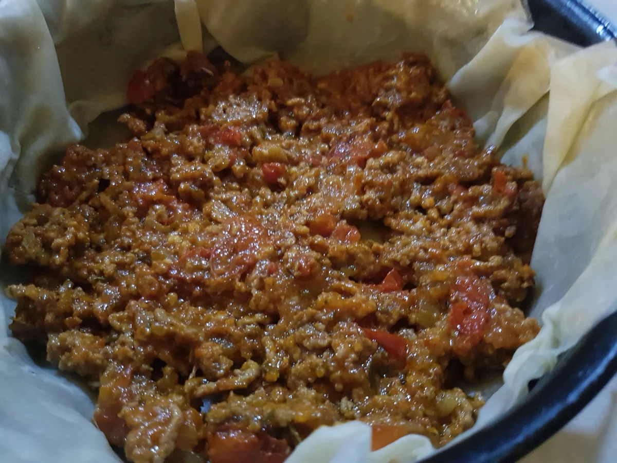 Filo-Tarte mit Hack, Feta und buntem Salat - Rezept - Bild Nr. 12230