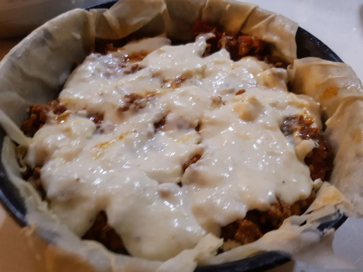 Filo-Tarte mit Hack, Feta und buntem Salat - Rezept - Bild Nr. 12231