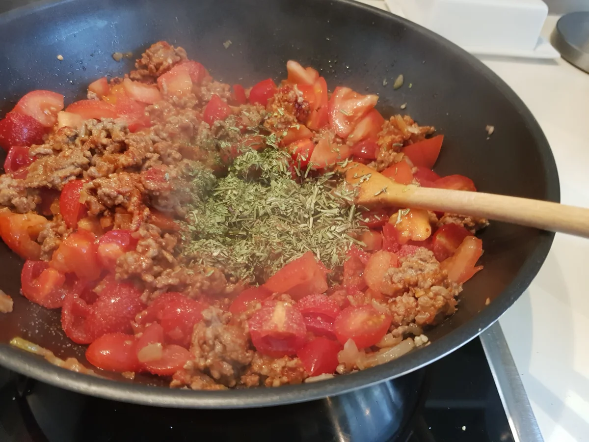 Filo-Tarte mit Hack, Feta und buntem Salat - Rezept - Bild Nr. 12237