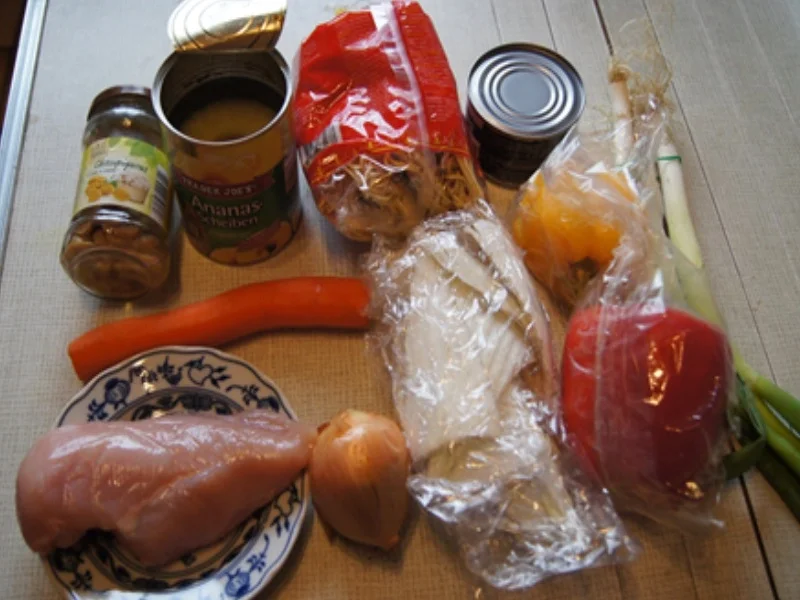 Doppelt gebackene Hähnchennuggets mit Bratnudeln süß-sauer - Rezept - Bild Nr. 3