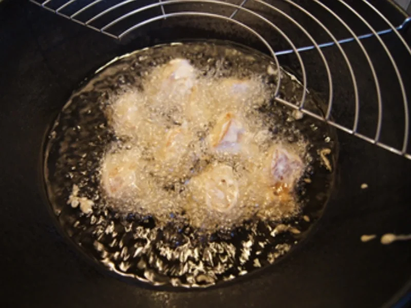 Doppelt gebackene Hähnchennuggets mit Bratnudeln süß-sauer - Rezept - Bild Nr. 8