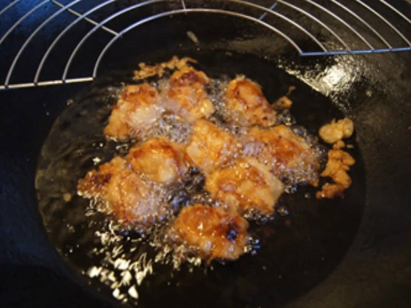 Doppelt gebackene Hähnchennuggets mit Bratnudeln süß-sauer - Rezept - Bild Nr. 9