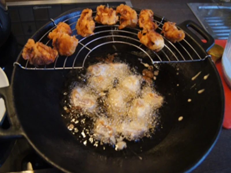 Doppelt gebackene Hähnchennuggets mit Bratnudeln süß-sauer - Rezept - Bild Nr. 10