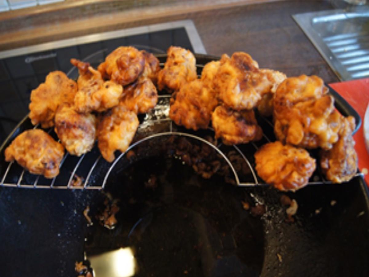 Doppelt gebackene Hähnchennuggets mit Bratnudeln süß-sauer - einfach ...