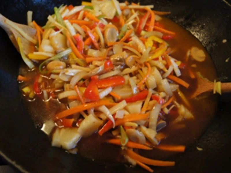 Doppelt gebackene Hähnchennuggets mit Bratnudeln süß-sauer - Rezept - Bild Nr. 27