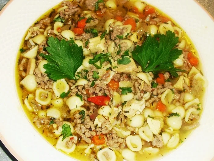 Rezept: Scharfe Hackfleischsuppe mit Nudeln Bild Nr. 2 Scharfe Hackfleischsuppe mit Nudeln - Rezept - Bild Nr. 2