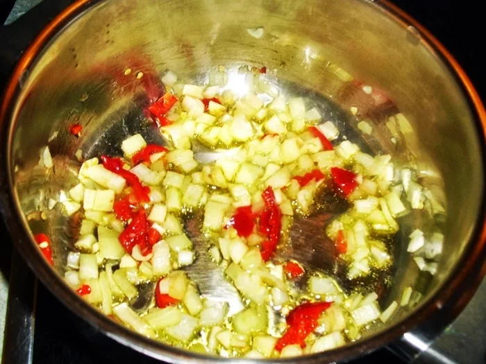 Rezept: Scharfe Hackfleischsuppe mit Nudeln Bild Nr. 5 Scharfe Hackfleischsuppe mit Nudeln - Rezept - Bild Nr. 5