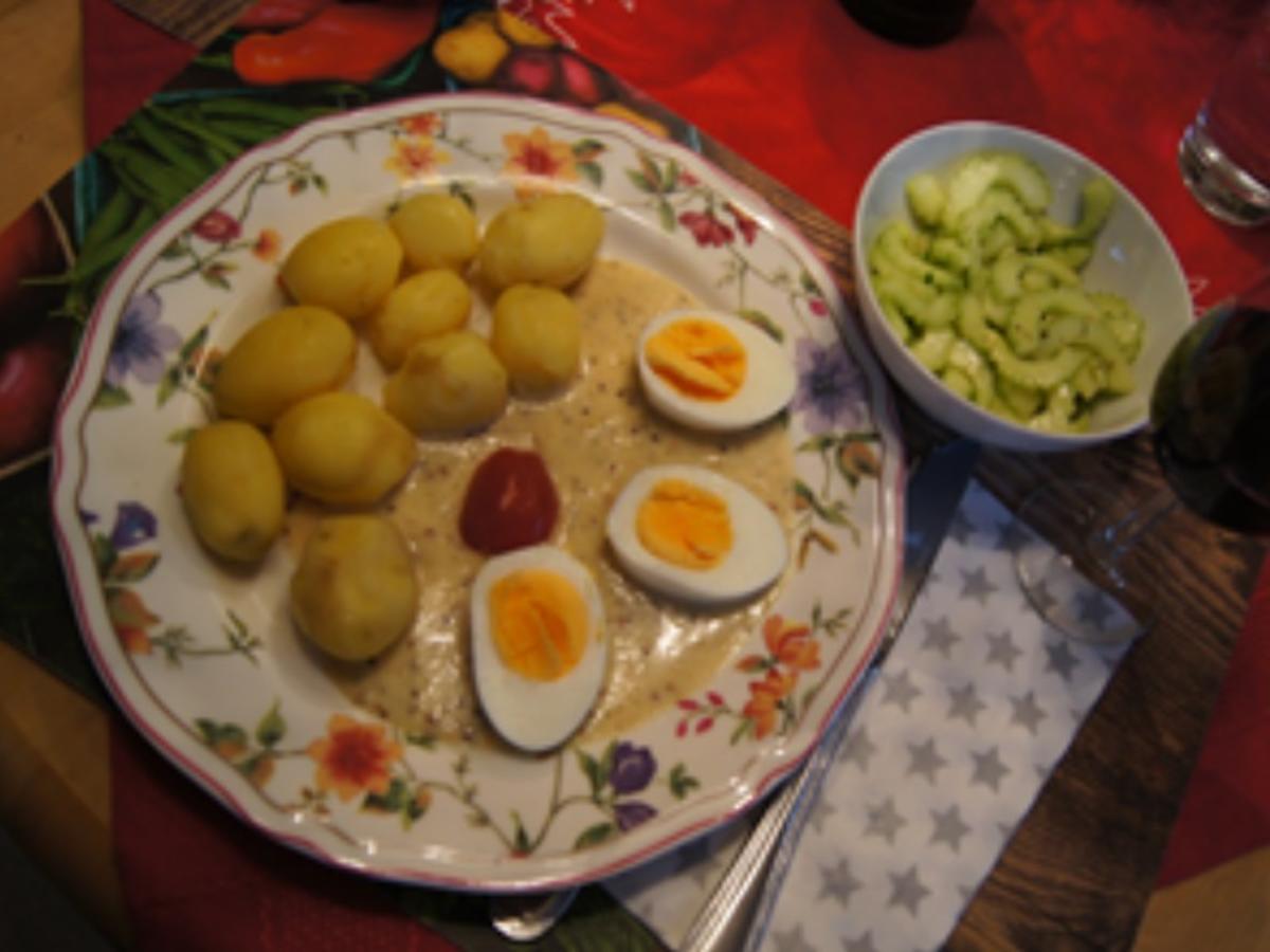Gebackenes Ei mit Rahmgurken - Rezept mit Bild - kochbar.de