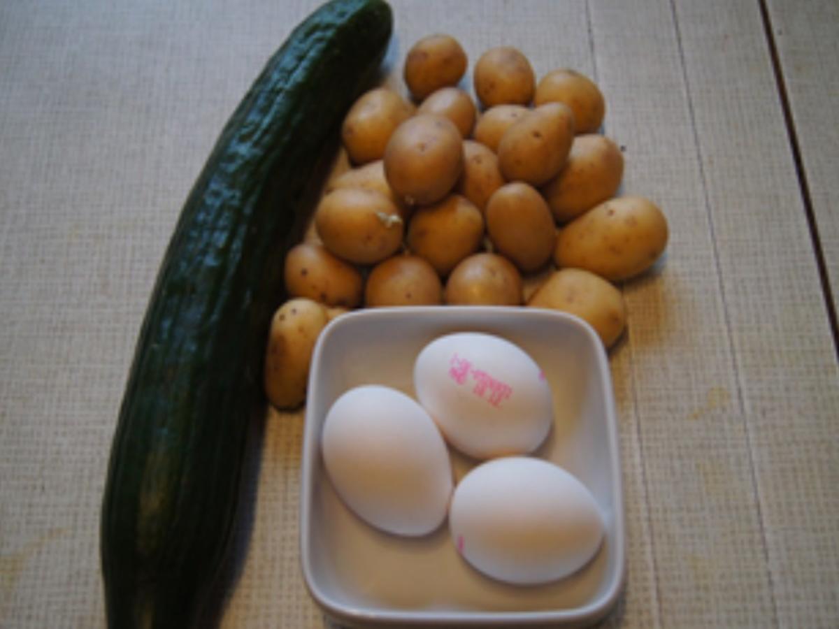 Eier in Senfsauce mit Chinesischen-Gurkensalat und Pellkartoffel-Drillingen - Rezept - Bild Nr. 3