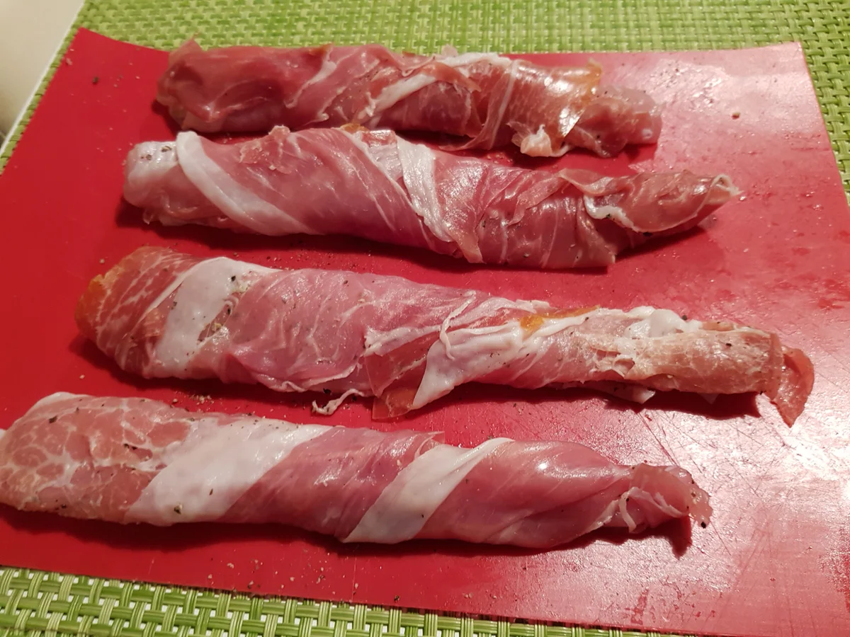 Rezept: Kaninchenrückenfilets im Schinkenmantel auf Pilz-Risotto Bild Nr. 12291 Kaninchenrückenfilets im Schinkenmantel auf Pilz-Risotto - Rezept - Bild Nr. 12291