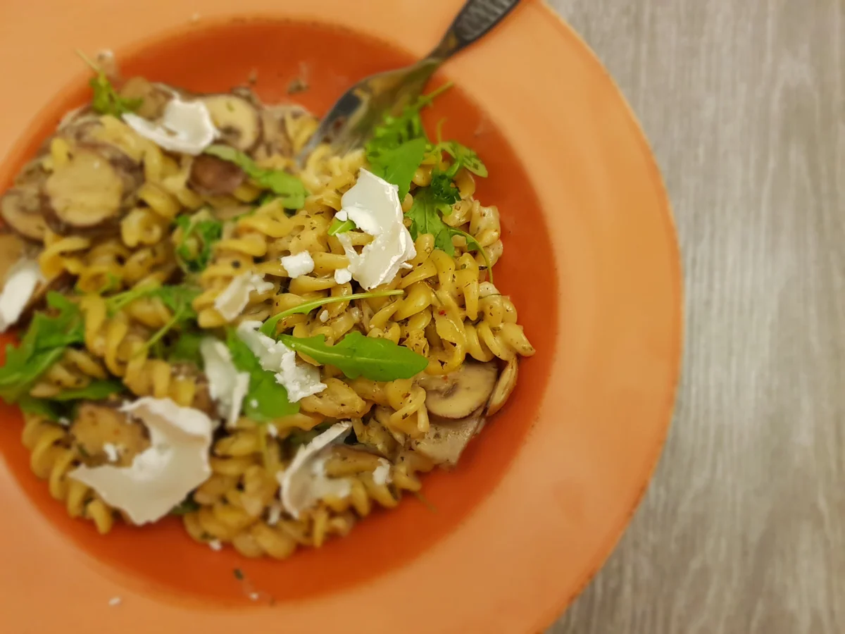 Pasta: 'Crema di Funghi' mit Rucola und Ziegenkäse - Rezept - Bild Nr. 2