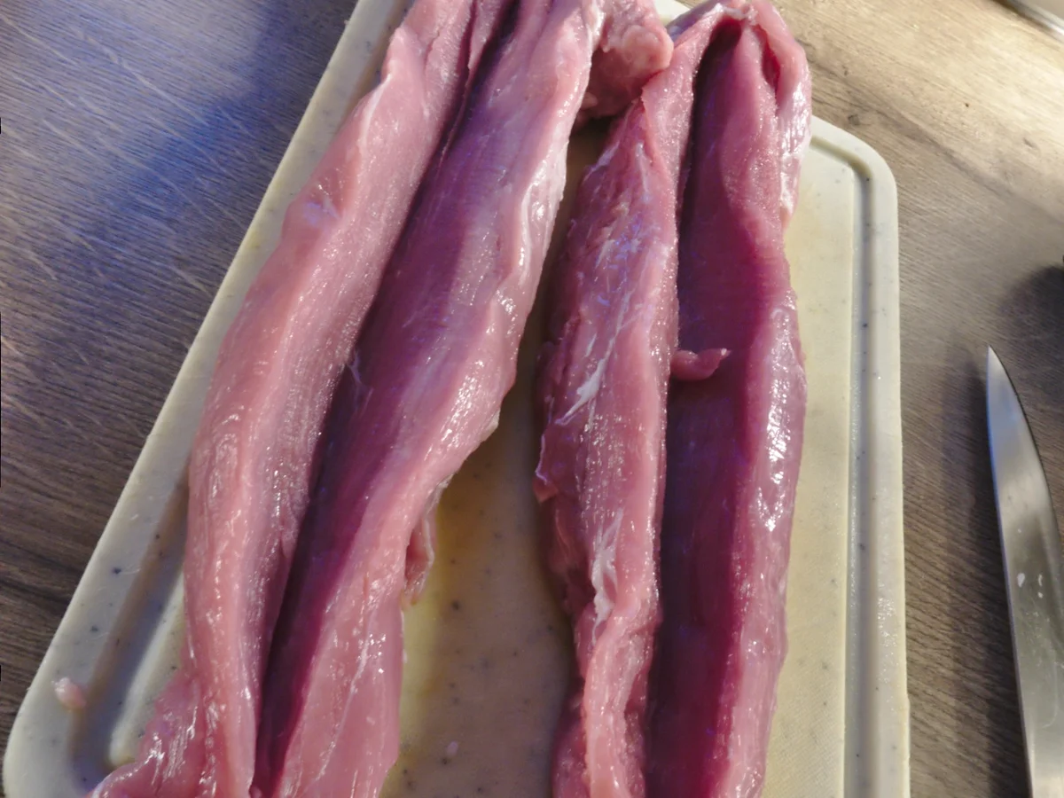 Schweinefilet gefüllt mit Pfifferlingsbrät im Schinkenspeckmantel - Rezept - Bild Nr. 4