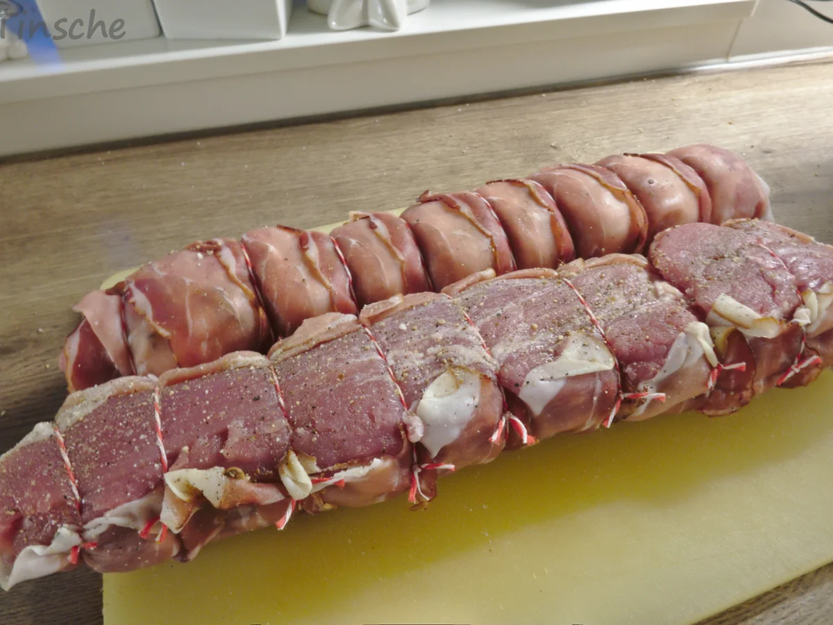 Schweinefilet gefüllt mit Pfifferlingsbrät im Schinkenspeckmantel - Rezept - Bild Nr. 10