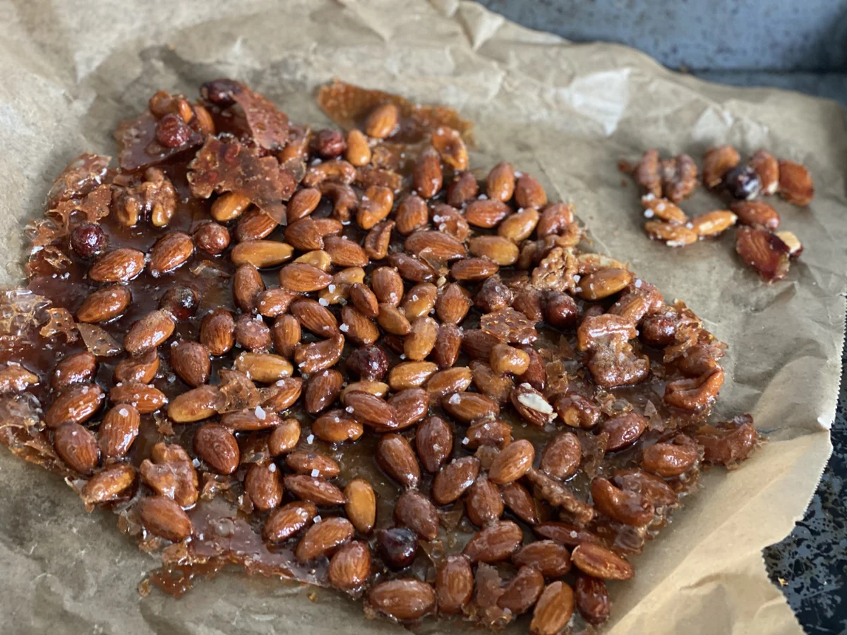 Rezept: Karamellisierte Weihnachtsnüsse mit Heidehonig & Hagelsalz Bild Nr. 3 Karamellisierte Weihnachtsnüsse mit Heidehonig & Hagelsalz - Rezept - Bild Nr. 3