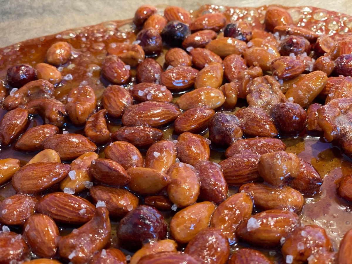 Rezept: Karamellisierte Weihnachtsnüsse mit Heidehonig & Hagelsalz Bild Nr. 4 Karamellisierte Weihnachtsnüsse mit Heidehonig & Hagelsalz - Rezept - Bild Nr. 4