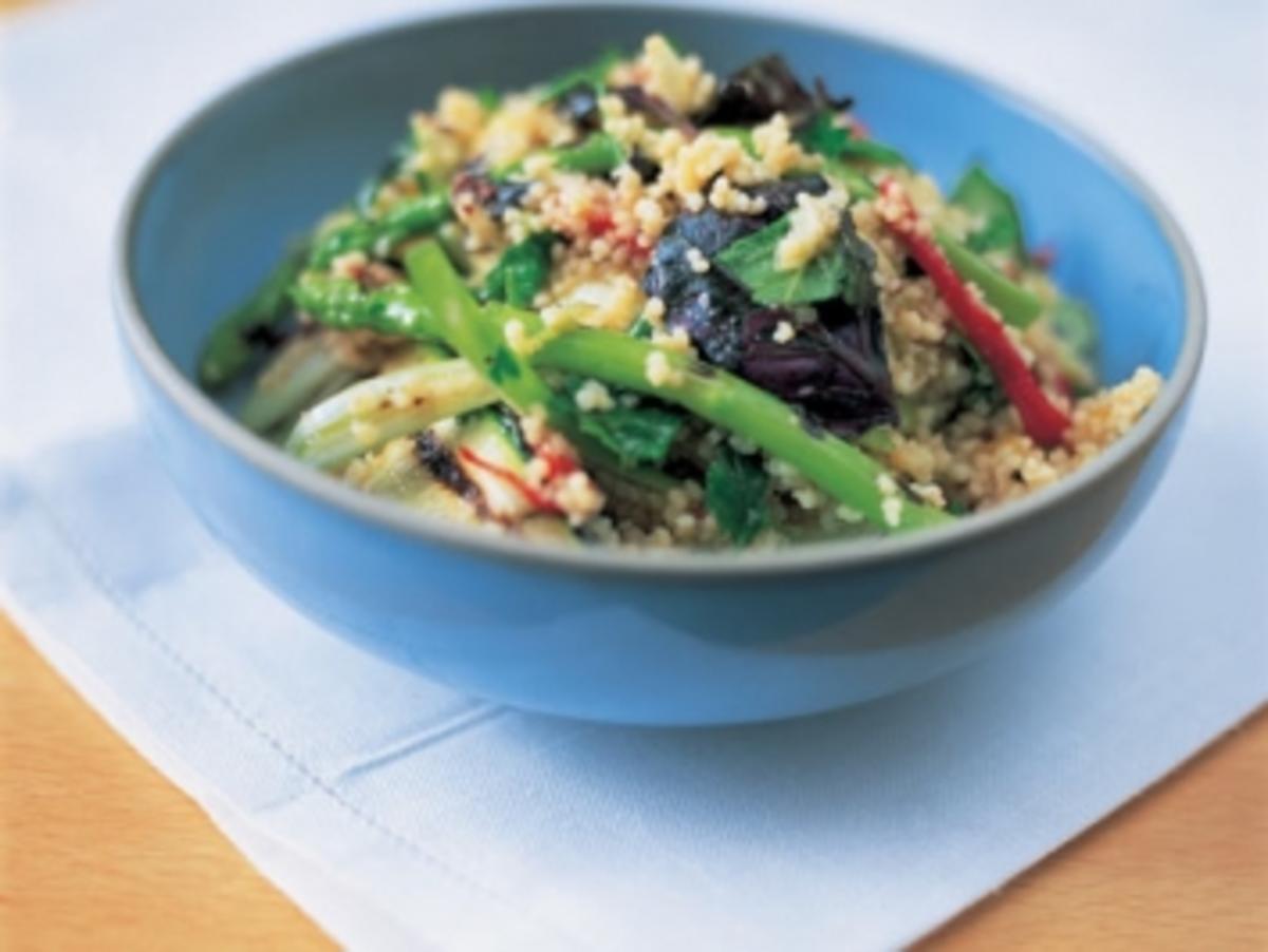 Couscous-Salat mit gegrilltem Gemüse und Kräutern - Rezept