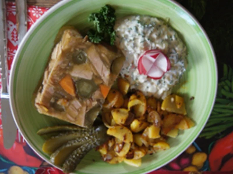 Rezept: Würzige Kassler Tellersülze mit herzhaften Bratkartoffeln und Remoulade Bild Nr. 24 Würzige Kassler Tellersülze mit herzhaften Bratkartoffeln und Remoulade - Rezept - Bild Nr. 24