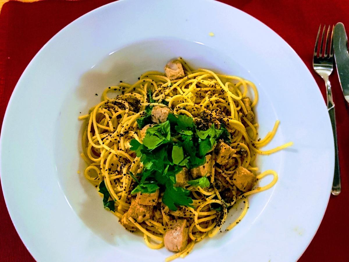 Spaghetti mit Thunfisch und Zitrone - Spaghetti tonno fresco e limone ...