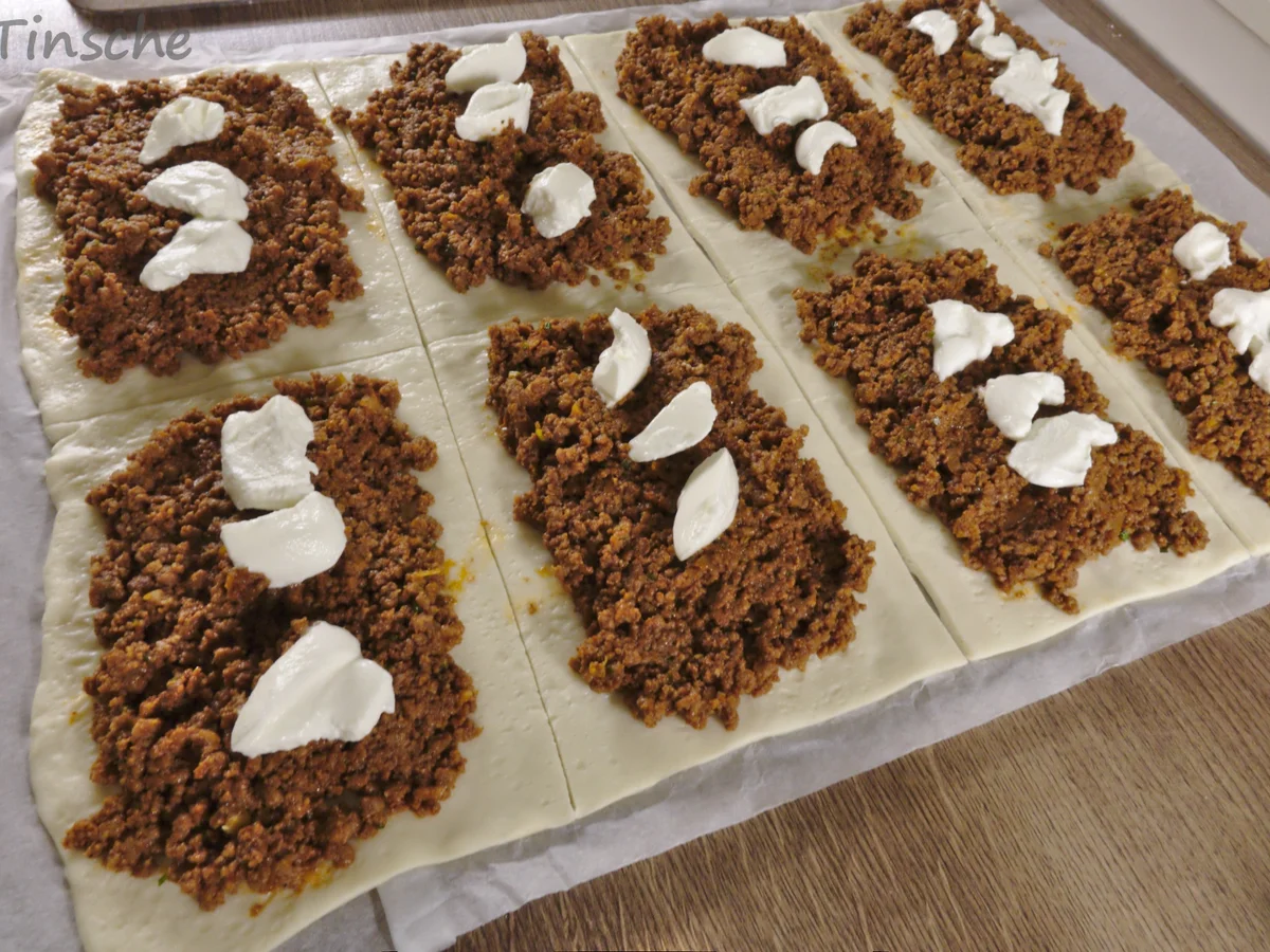 Rezept: Hackfleisch-Schiffchen Bild Nr. 2 Hackfleisch-Schiffchen - Rezept - Bild Nr. 2