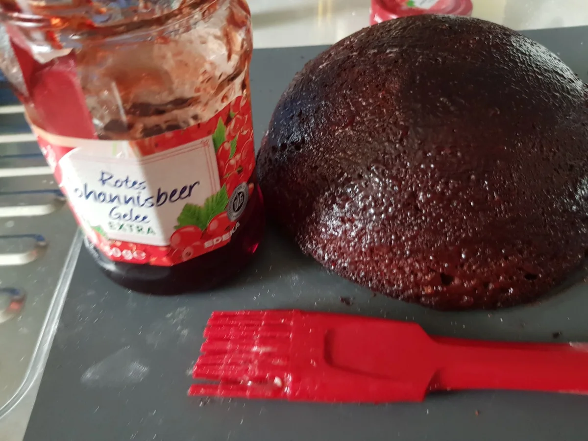 Rezept: Schoko-Marzipan-Kuppel mit Macadamia-Nüssen Bild Nr. 3 Schoko-Marzipan-Kuppel mit Macadamia-Nüssen - Rezept - Bild Nr. 3