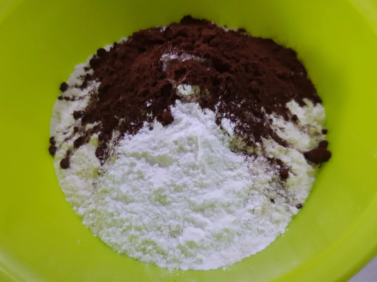 Rezept: Schoko-Marzipan-Kuppel mit Macadamia-Nüssen Bild Nr. 7 Schoko-Marzipan-Kuppel mit Macadamia-Nüssen - Rezept - Bild Nr. 7