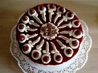 Rezept: Rotkäppchen - Torte Bild Nr. 3 Rotkäppchen - Torte - Rezept - Bild Nr. 3