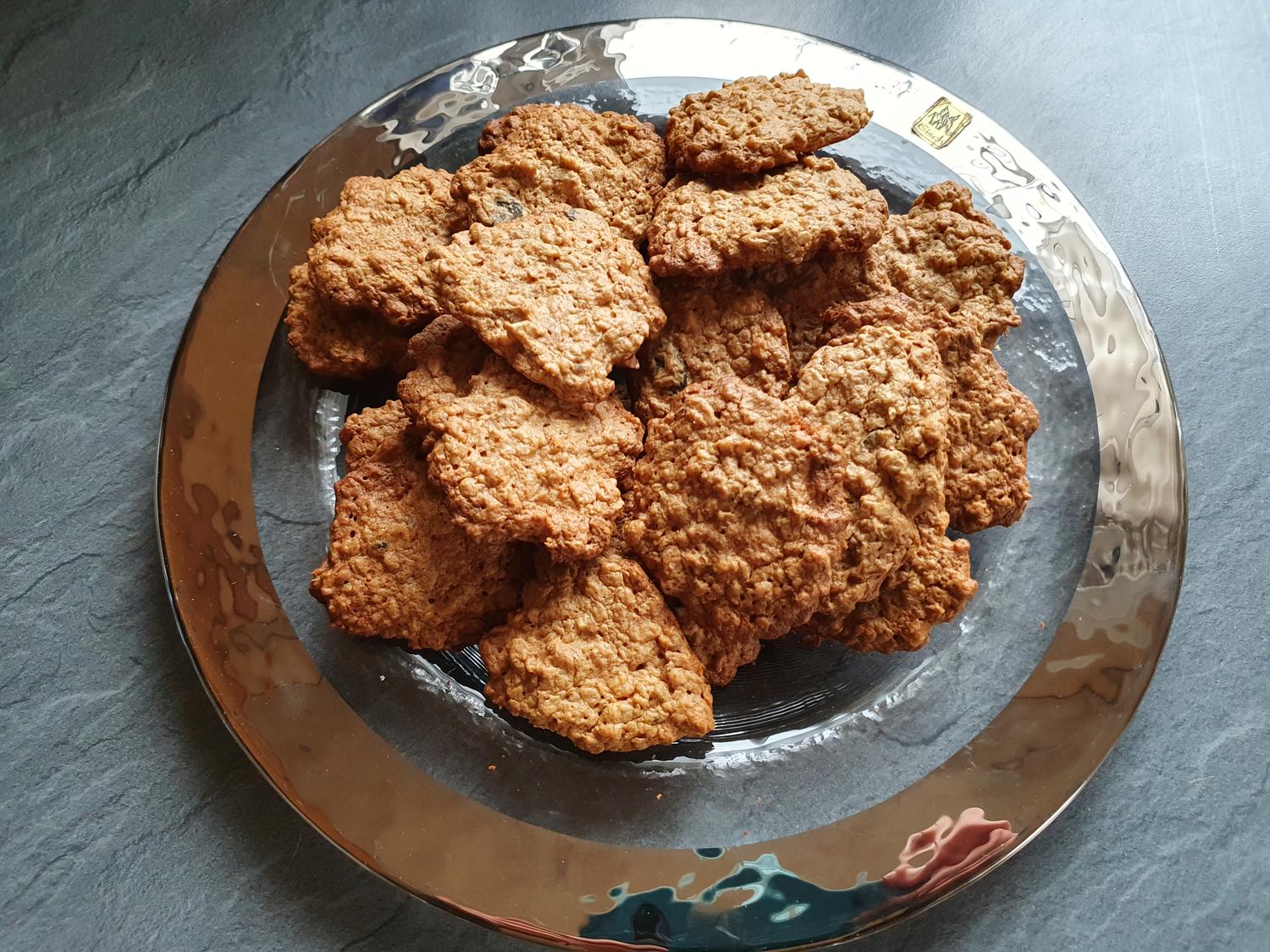 Haferflocken Kekse mit Nüssen und Kokosblütenzucker (eiweisshaltig ...