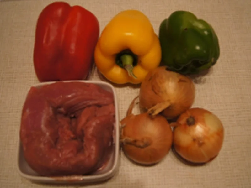 Schweinefilet-Schaschlik mit Paprika-Zwiebel-Mix und selbstgemachter Schaschlik-Sauce - Rezept - Bild Nr. 3