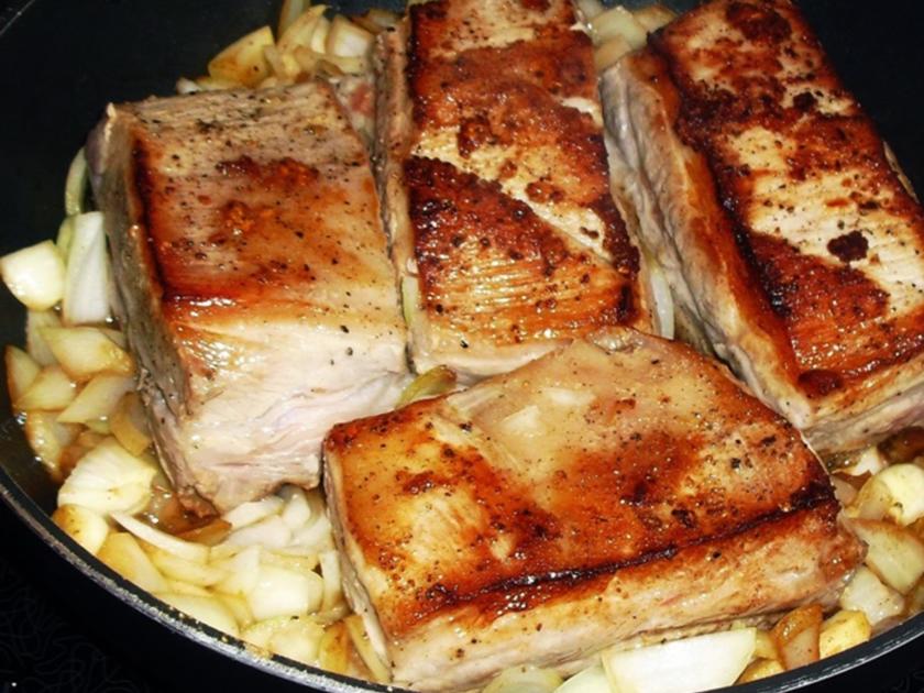 Dicke geschmorte Rippchen mit Sauerkraut - Rezept - kochbar.de