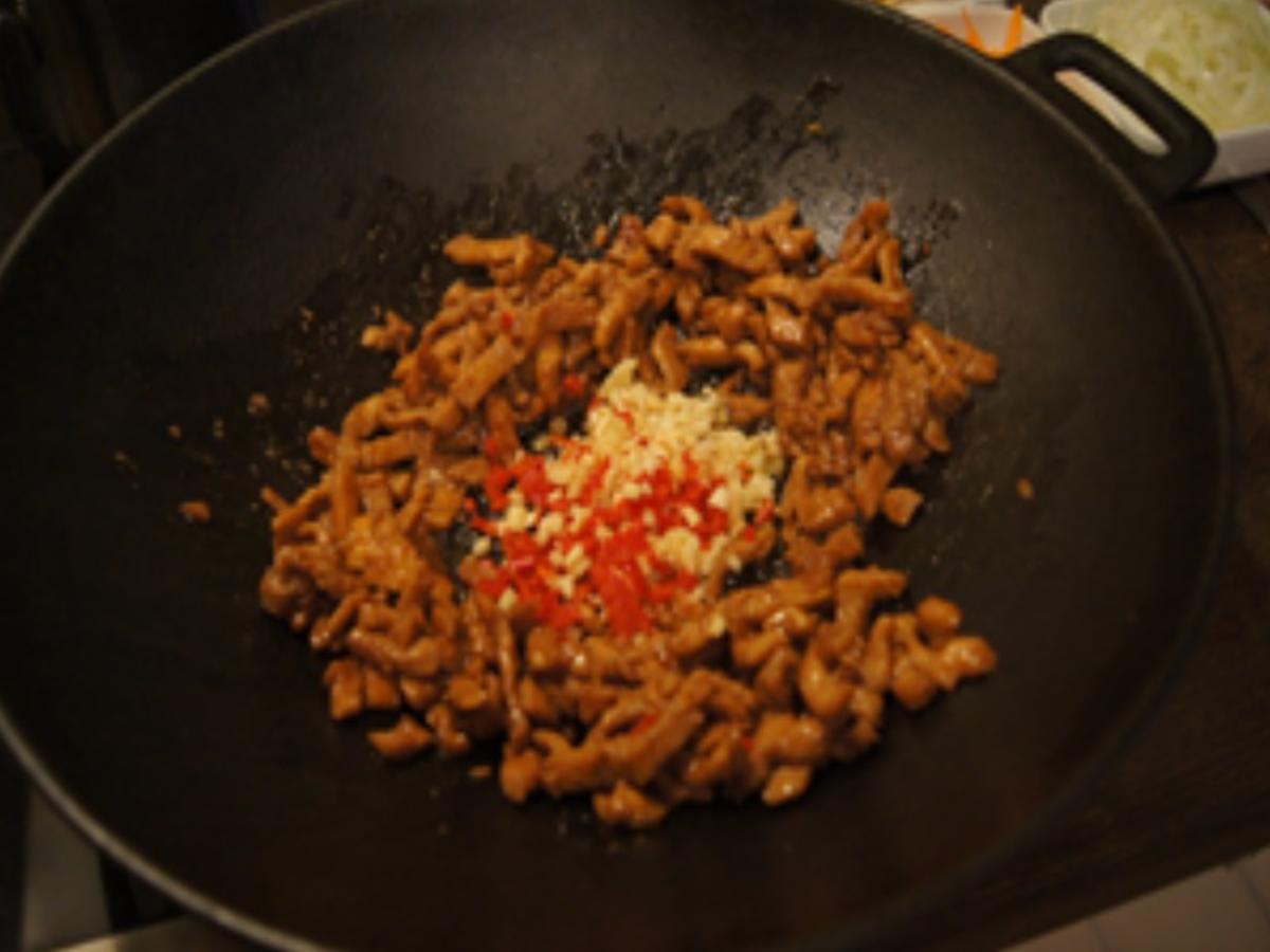 Asia-Bratnudeln - Rezept - Bild Nr. 11