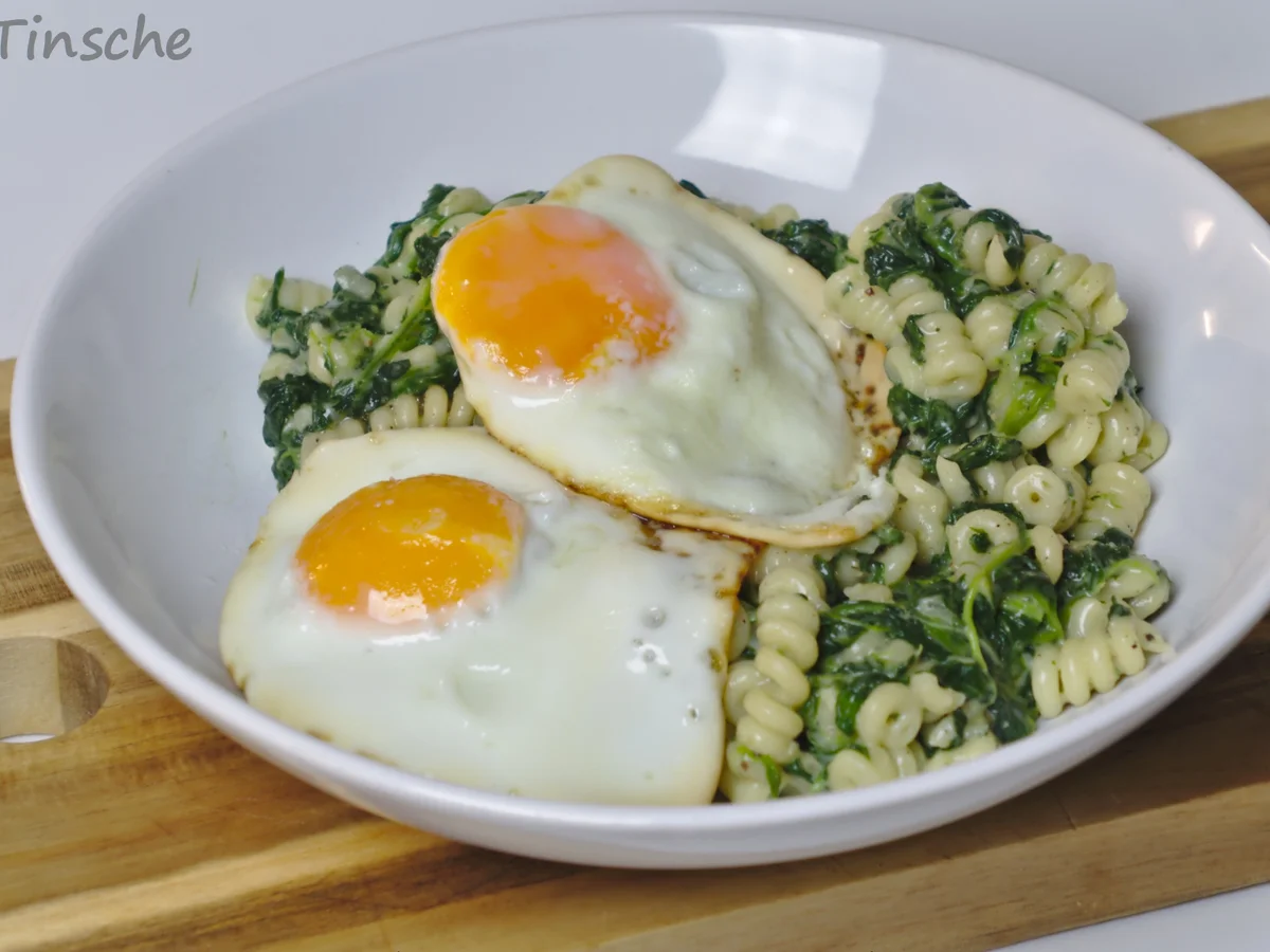Rezept: Spinatpasta mit Parmesan & Spiegelei Bild Nr. 2 Spinatpasta mit Parmesan & Spiegelei - Rezept - Bild Nr. 2