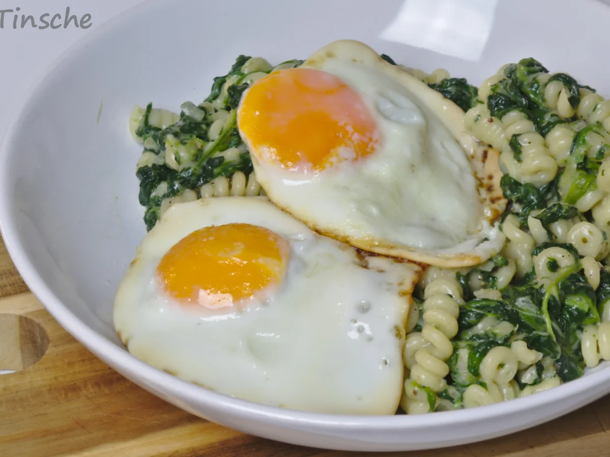Rezept: Spinatpasta mit Parmesan & Spiegelei Bild Nr. 4 Spinatpasta mit Parmesan & Spiegelei - Rezept - Bild Nr. 4