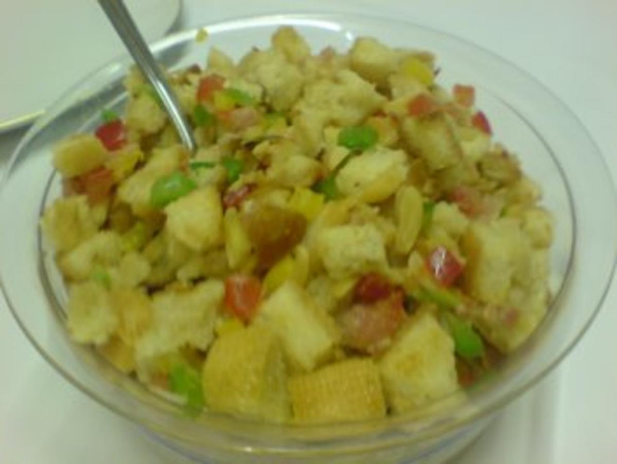 Brotsalat mit Stangenweißbrot und Mandelstifte - Rezept mit Bild ...