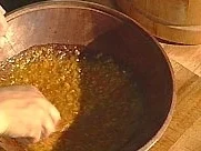 Rezept: Geriebene-Tomaten-Grillsoße Geriebene-Tomaten-Grillsoße - Rezept