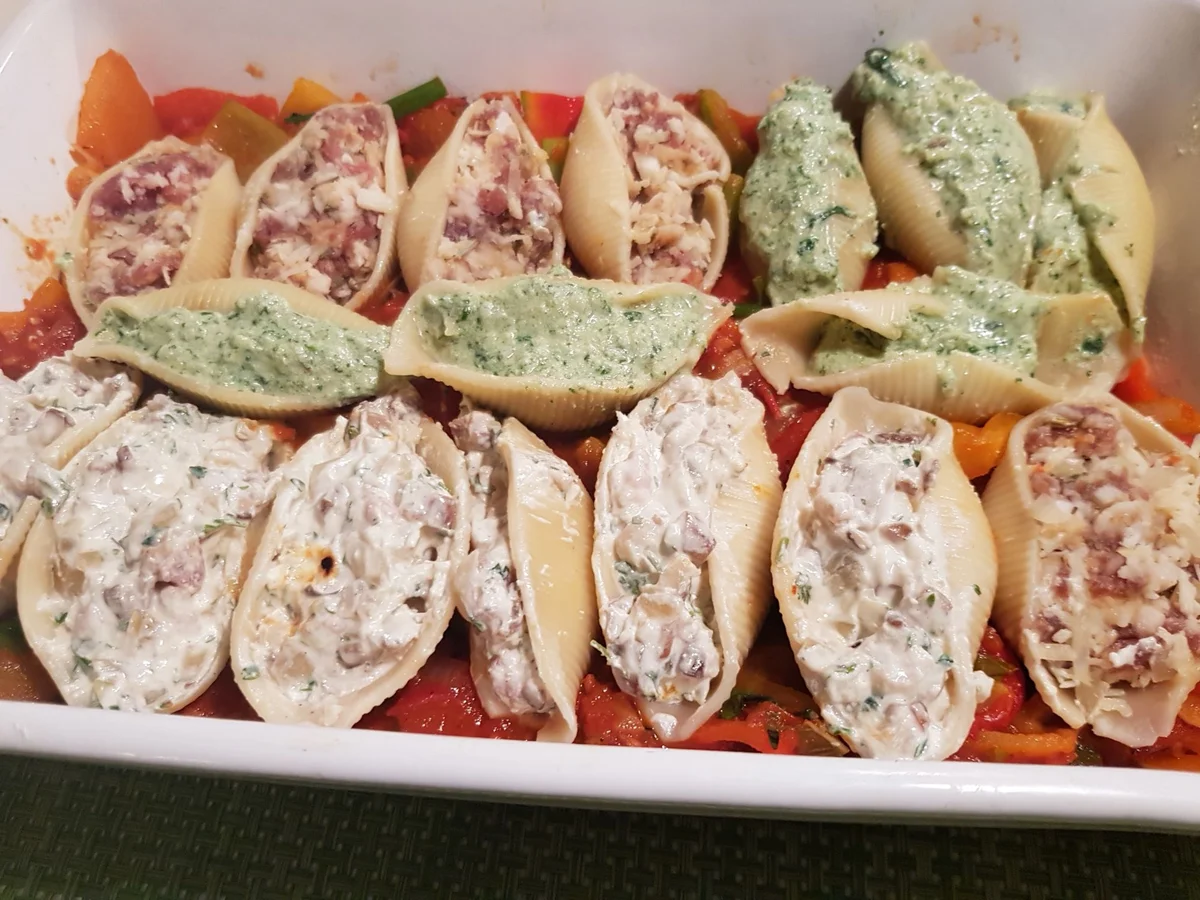 Conchiglioni mit dreierlei Füllung auf Peperonata - Rezept - Bild Nr. 4