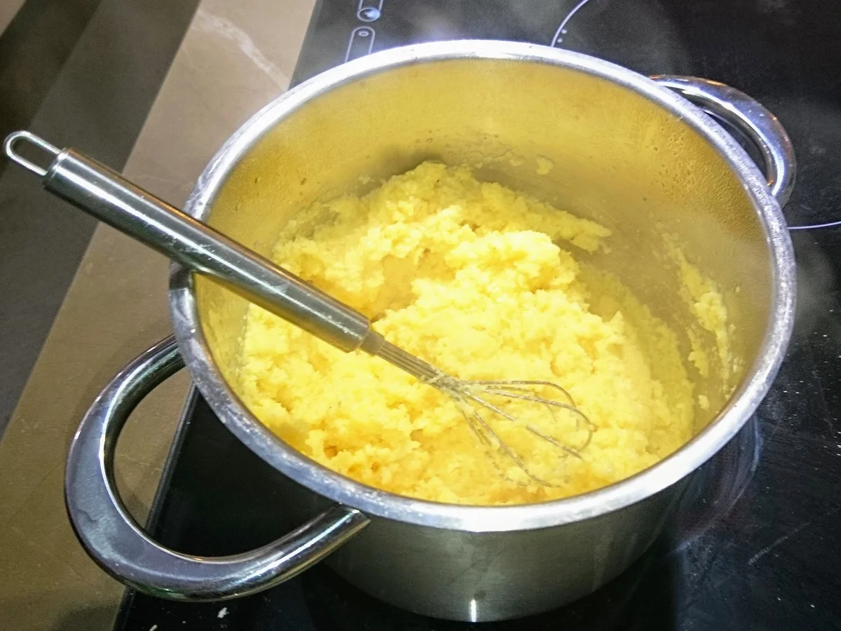 Rezept: Geschmorte Kalbsbäckchen mit Polenta Bild Nr. 7 Geschmorte Kalbsbäckchen mit Polenta - Rezept - Bild Nr. 7