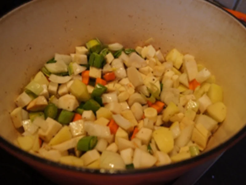 Rezept: Gänsekeulen und Gänsebrust mit Sauce, Rot-kohl süß-sauer und Fränkischen Klößen Bild Nr. 9 Gänsekeulen und Gänsebrust mit Sauce, Rot-kohl süß-sauer und Fränkischen Klößen - Rezept - Bild Nr. 9