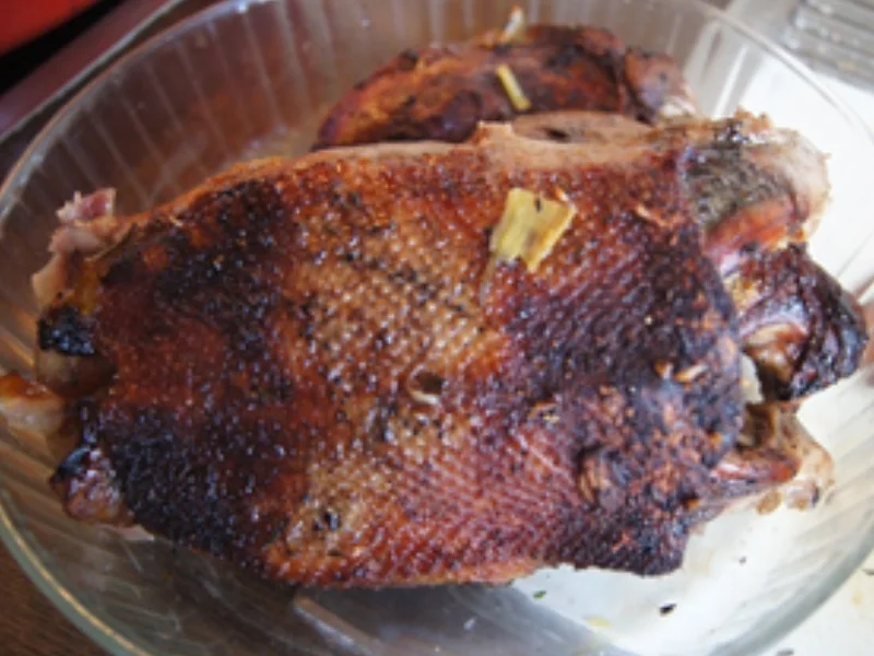 Rezept: Gänsekeulen und Gänsebrust mit Sauce, Rot-kohl süß-sauer und Fränkischen Klößen Bild Nr. 16 Gänsekeulen und Gänsebrust mit Sauce, Rot-kohl süß-sauer und Fränkischen Klößen - Rezept - Bild Nr. 16