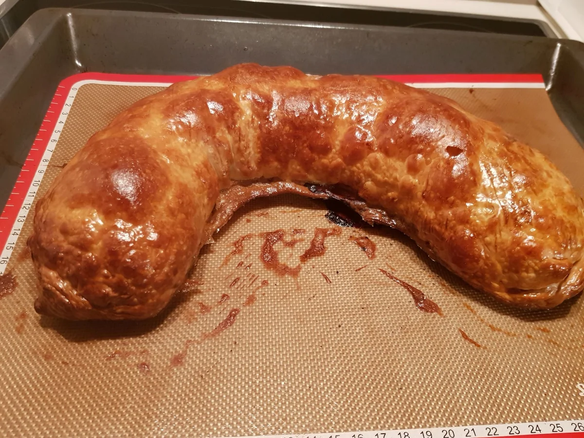 Kraut-Strudel mit Schmand-Knoblauch-Dip und Salat - Rezept - Bild Nr. 12338