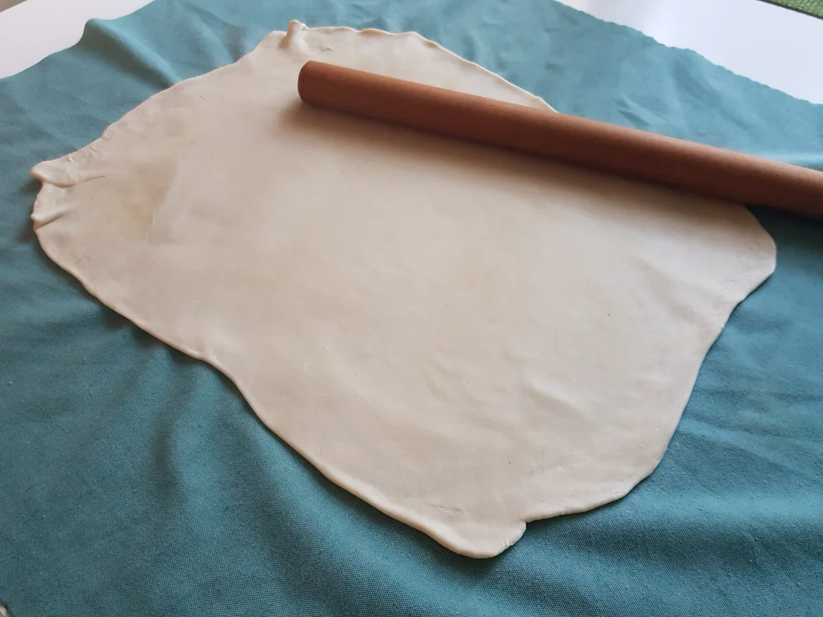 Kraut-Strudel mit Schmand-Knoblauch-Dip und Salat - Rezept - Bild Nr. 12343