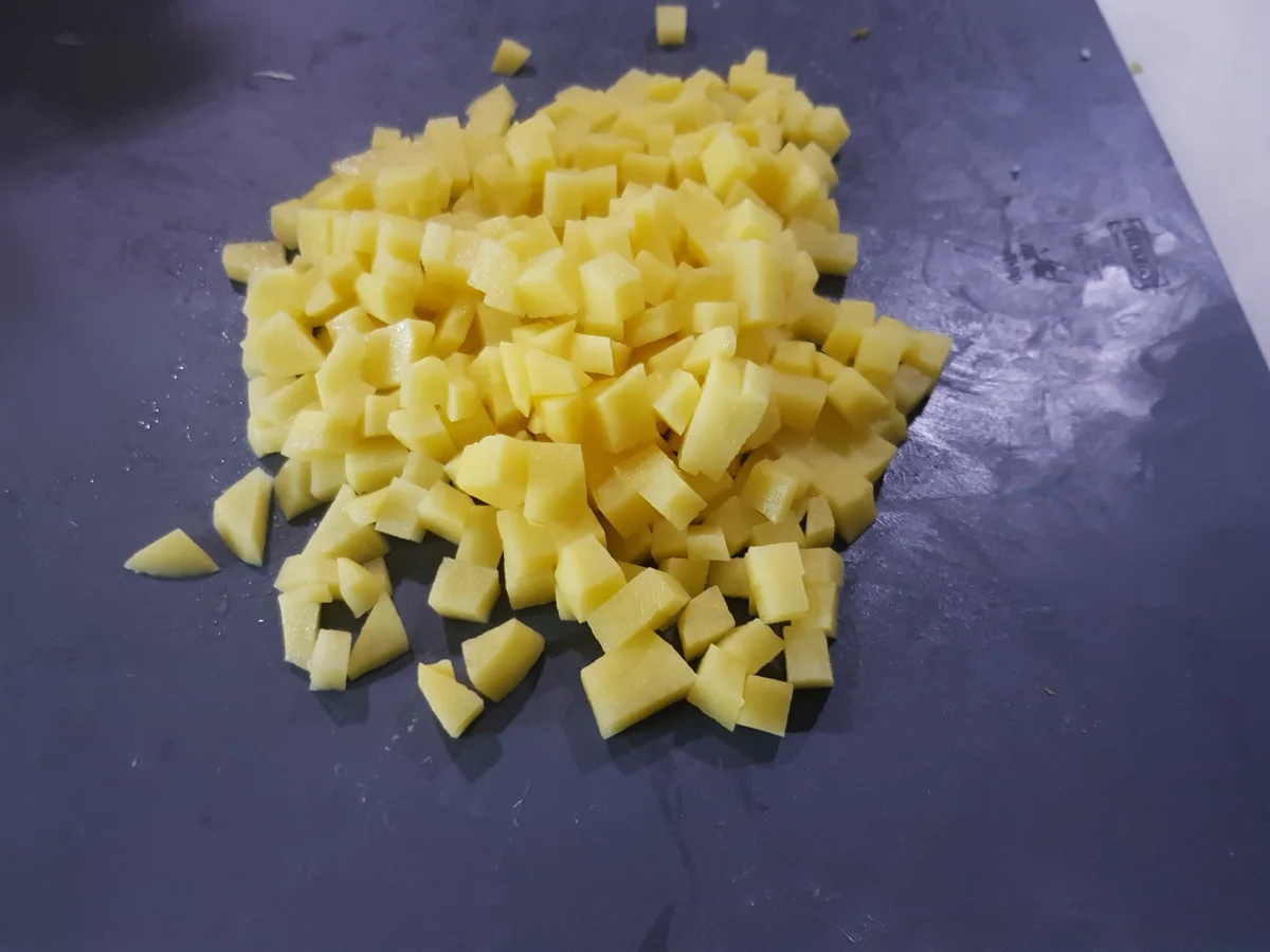 Kraut-Strudel mit Schmand-Knoblauch-Dip und Salat - Rezept - Bild Nr. 12348