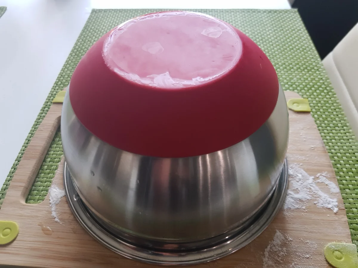 Kraut-Strudel mit Schmand-Knoblauch-Dip und Salat - Rezept - Bild Nr. 12350