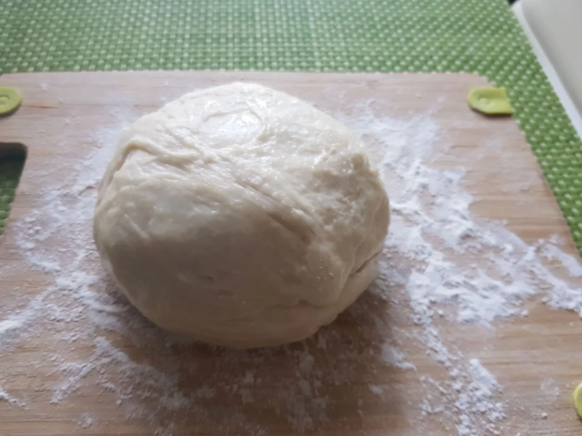 Kraut-Strudel mit Schmand-Knoblauch-Dip und Salat - Rezept - Bild Nr. 12352