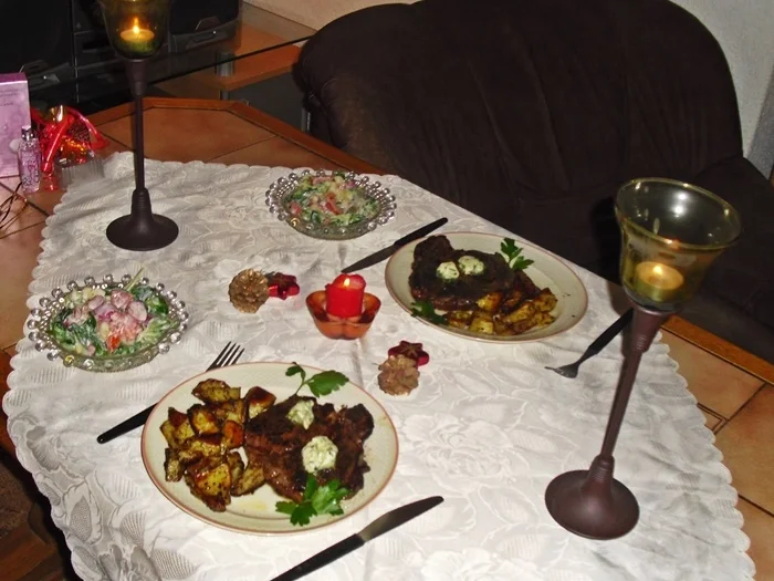 Rezept: Entrecôte mit Salat und Kartoffelecken Bild Nr. 2 Entrecôte mit Salat und Kartoffelecken - Rezept - Bild Nr. 2