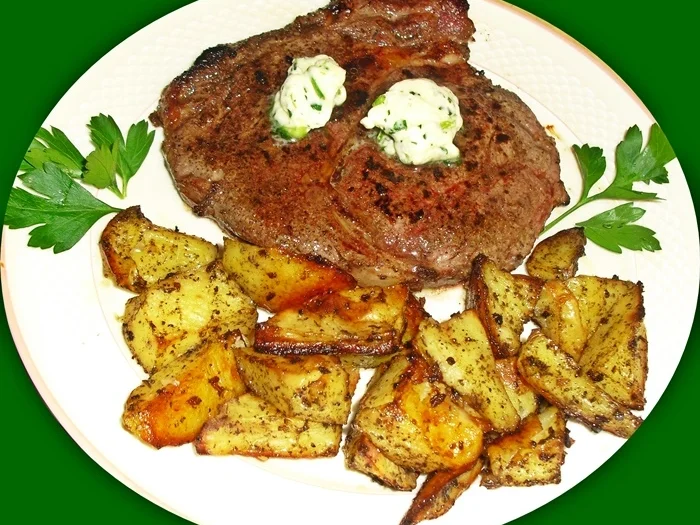 Rezept: Entrecôte mit Salat und Kartoffelecken Bild Nr. 3 Entrecôte mit Salat und Kartoffelecken - Rezept - Bild Nr. 3