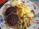 Karpfenbuletten mit Erbsen und Möhren und gebratenen Fränkischen Klößen - Rezept - Bild Nr. 2